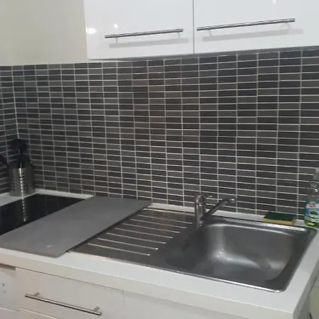 Mimosa, Tram 2, Parking