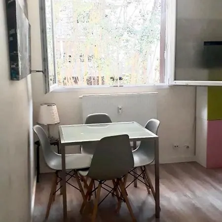 Mimosa, Tram 2, Parking