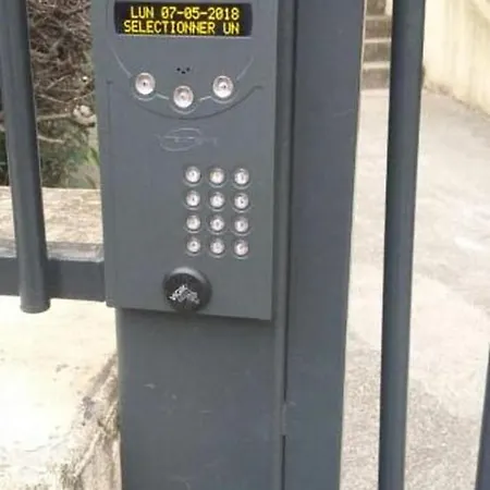 Mimosa, Tram 2, Parking Apartment